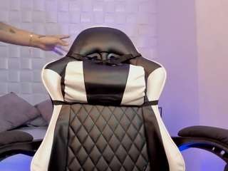 antonella-lovee webcam model