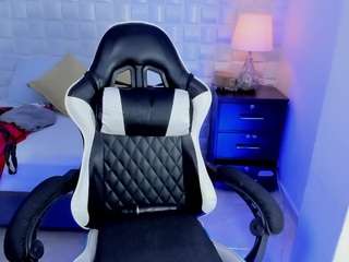 antonella-lovee's live room