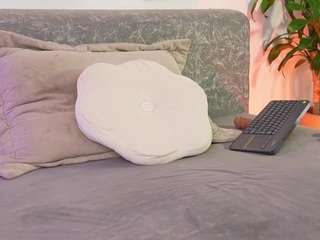 Katie Cruz live webcam show