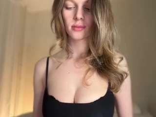 starmilkyway, female webcam model,  years old, on live webcam