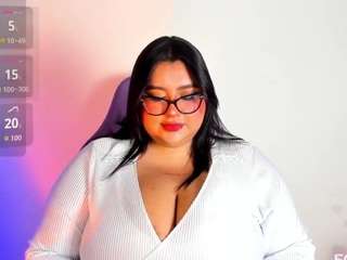 chloe-bigoobs Live Webcam on CamSoda