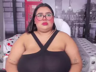 chloe-bigoobs's Live Sex Cam Show