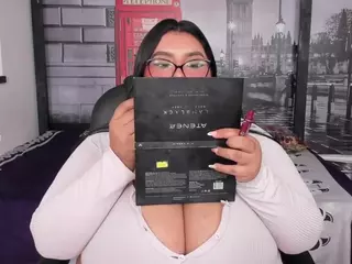 chloe-bigoobs's Live Sex Cam Show