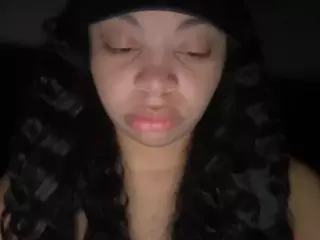 LightSkinBooty777's Live Sex Cam Show