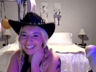 le modèle joneskali98 est en webcam porno dans un show sur le site camsoda, il possède les tags suivants: amateur,average,brown eyes,fingering,flash,huge tits,lush,moaning,no drinking,no smoking,tattoos,tittyfuck,blonde hair,hd