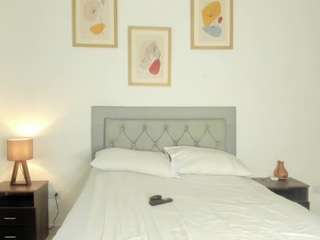 jade-obi's CamSoda show and profile