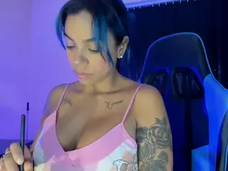 Victoria's Live Sex Cam Show