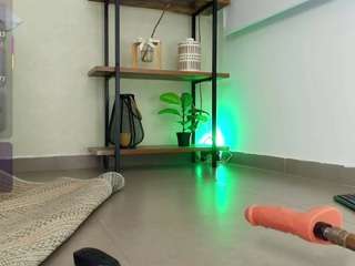 sassy-girl live cam profile