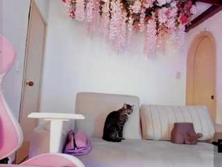 mia-bloom