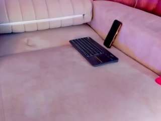 Live webcam model mia-bloom on Soda Cams