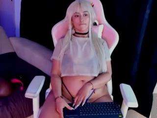 mia-bloom's CamSoda show and profile