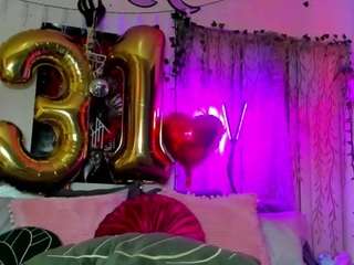 thickneyaadams's CamSoda show and profile