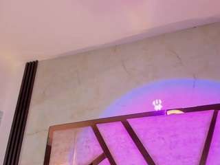 Elaine Brown live cam preview