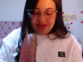 lanaqueen69, female webcam model,  years old, on live webcam