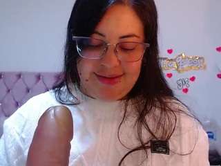 lanaqueen69's CamSoda show and profile