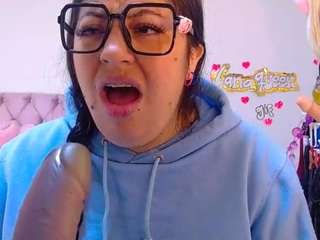 le modèle lanaqueen69 est en webcam porno dans un show sur le site camsoda, il possède les tags suivants: anal,massage,toys,thick,strip,spanks,spank,smoking,shaved pussy,sexy,orgasm,ass,naked,lovense,brown eyes,asshole,bdsm,fetish,bondage,black hair