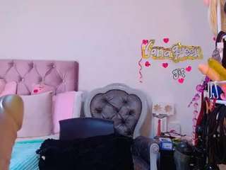 le modèle lanaqueen69 est en webcam porno dans un show sur le site camsoda, il possède les tags suivants: anal,massage,toys,thick,strip,spanks,spank,smoking,shaved pussy,sexy,orgasm,ass,naked,lovense,brown eyes,asshole,bdsm,fetish,bondage,black hair