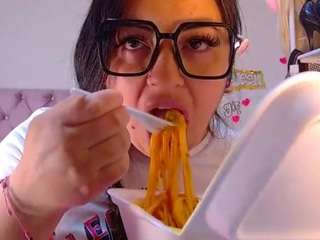 Эта модель сейчас онлайн. lanaqueen69