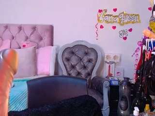 Acest model este live acum. lanaqueen69