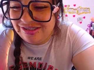 Ce modèle est en direct maintenant. lanaqueen69