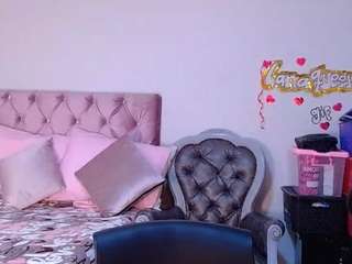 lanaqueen69 live webcam show