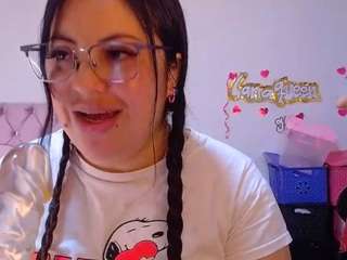 lanaqueen69 live webcam show