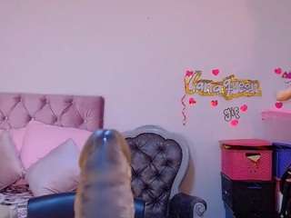 lanaqueen69 live webcam show