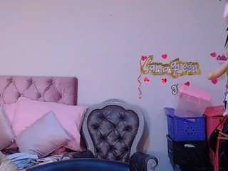 lanaqueen69 live webcam show