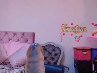 lanaqueen69 live webcam show