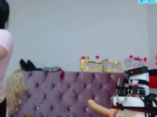 lanaqueen69's Live Sex Cam Show