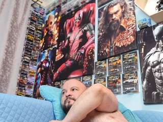 hugearms Live Webcam on CamSoda