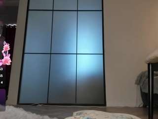 MoonLovee live cam preview