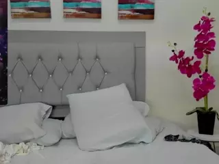 Julye Bony's Live Sex Cam Show