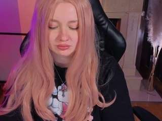 carolinawinter's CamSoda show and profile