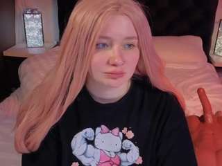 carolinawinter's CamSoda show and profile