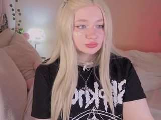 carolinawinter's CamSoda show and profile