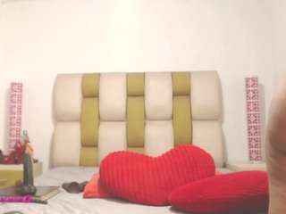 Model ini sedang live sekarang. samy-brown