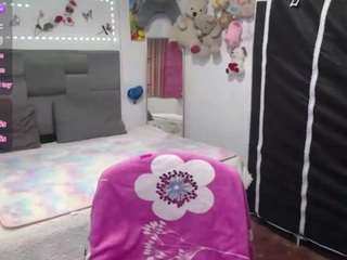 le modèle adelemilf est en webcam porno dans un show sur le site camsoda, il possède les tags suivants: amateur,lovense,toys,tittyfuck,thick,ass bouncing,moaning,erotic dance,doggy style,dildo,deepthroat,cum,cock rating,big-ass,big-tits,hd,latina,milf