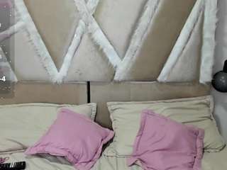 Live cam show with Holly-rose69