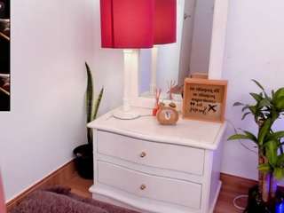 annerich, female webcam model,  years old, on live webcam