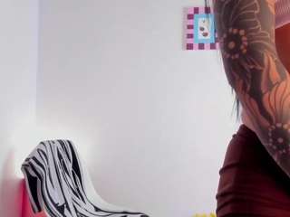 Live cam show with Cylie Lee