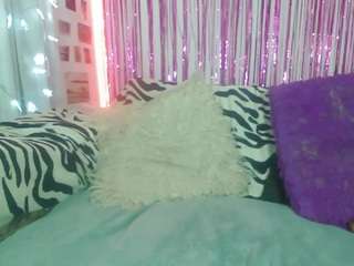 candy02-flip Live Webcam on CamSoda