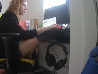 voyeurcam-sexy-little-ana-01