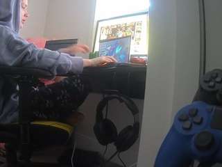 voyeurcam-sexy-little-ana-01