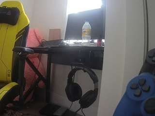 voyeurcam-sexy-little-ana-01