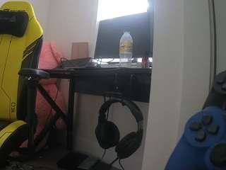 voyeurcam-sexy-little-ana-01