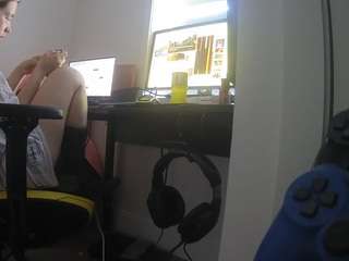 voyeurcam-sexy-little-ana-01