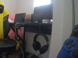 voyeurcam-sexy-little-ana-01