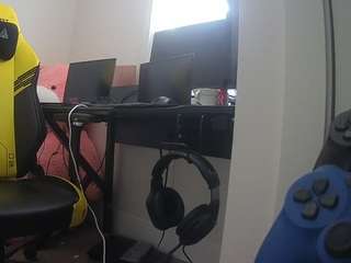 voyeurcam-sexy-little-ana-01
