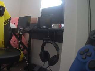voyeurcam-sexy-little-ana-01